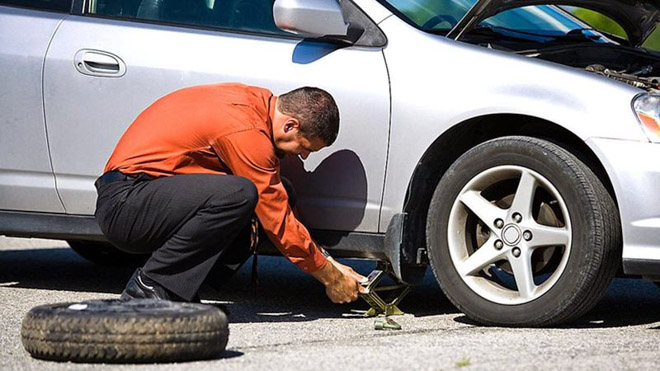 10 bước thay lốp xe thủng nhanh chóng và an toàn nhất