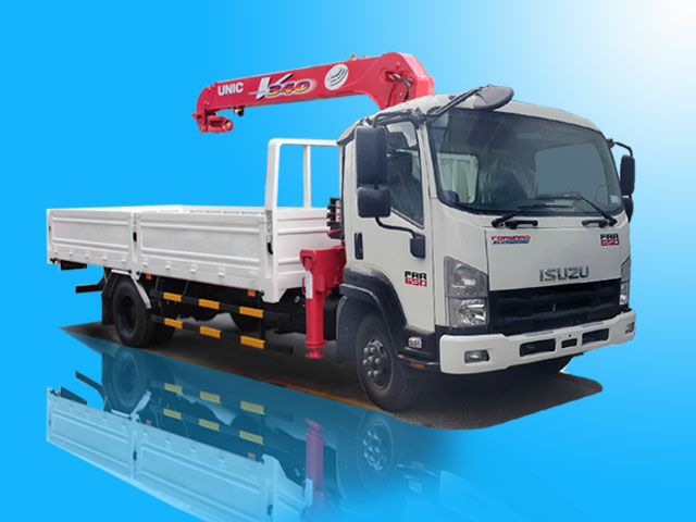 Xe cẩu Isuzu FRR90NE4 5 tấn gắn cẩu Unic URV344